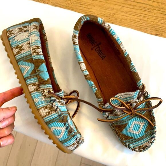 MINNETONKA SOUTHWESTERN MOTIF MOCASSINS.  … - Picture 1 of 8